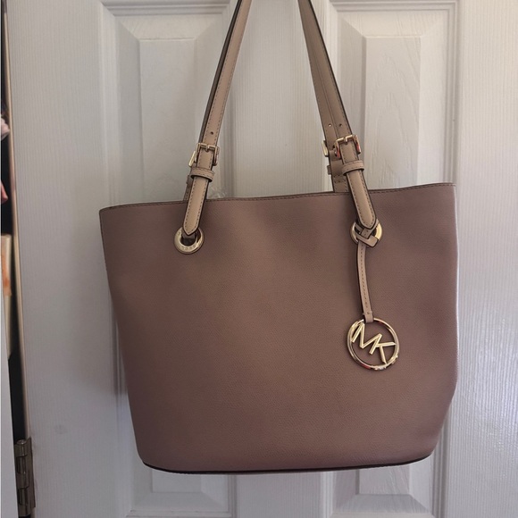 MICHAEL Michael Kors Tan Tote Bag with Gold Accents and Classic Shape - Picture 4 of 7